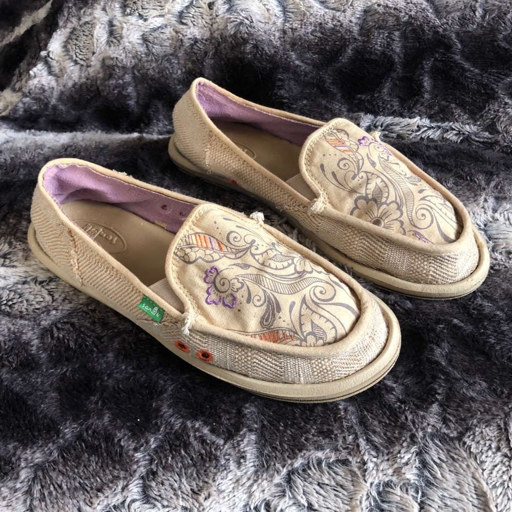 Sanuk canvas slip on flats